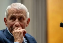 Após acusações de desacato contra Anthony Fauci, o cenário político nos EUA entra em nova fase. Entenda os próximos passos dessa investigação em Washington.