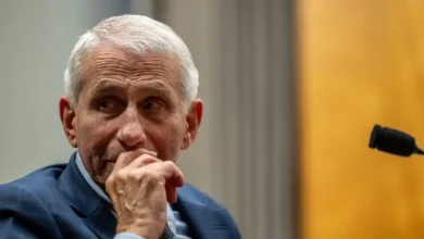 Após acusações de desacato contra Anthony Fauci, o cenário político nos EUA entra em nova fase. Entenda os próximos passos dessa investigação em Washington.