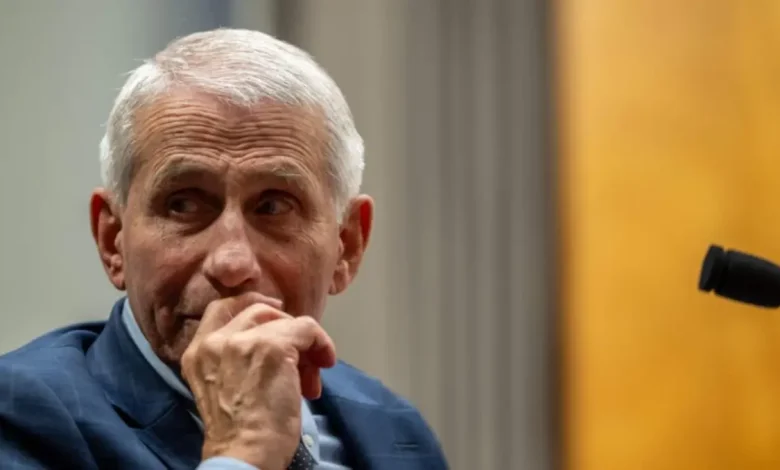 Após acusações de desacato contra Anthony Fauci, o cenário político nos EUA entra em nova fase. Entenda os próximos passos dessa investigação em Washington.
