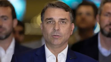 O senador Flávio Bolsonaro reuniu-se com o ministro da Justiça de El Salvador para discutir o modelo de segurança pública de Nayib Bukele.