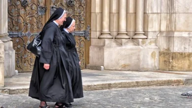 Conheça a inusitada estratégia de uma religiosa que utiliza a literatura de ficção sobre vampiros como ferramenta para levar mensagens de fé e evangelização.