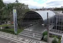 Uma nova proposta na Câmara de Ponta Grossa quer reduzir o salário dos vereadores para um salário mínimo a partir de 2029. Entenda os detalhes da medida.