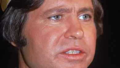 O ator Ben Jones, eternizado como o Cooter Davenport em Os Gatões e ex-congressista dos EUA, faleceu aos 84 anos. Relembre sua trajetória marcante.