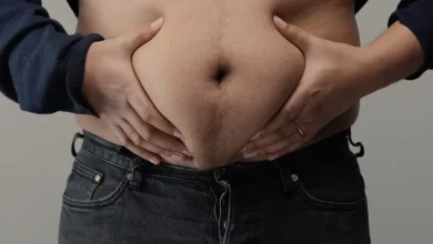 Descubra por que a gordura na barriga é um sinal de alerta para a saúde cardiovascular e entenda a importância de ir além do IMC no controle do peso.