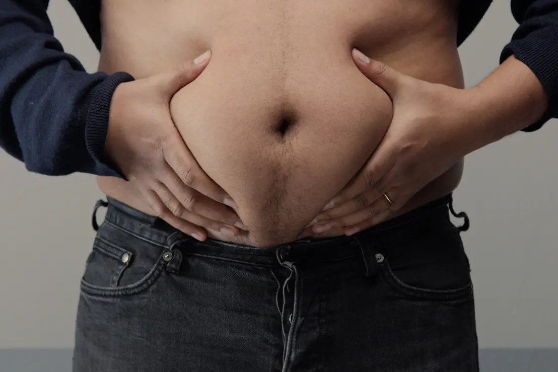 Gordura abdominal: O perigo silencioso para o coração 6 Descubra por que a gordura na barriga é um sinal de alerta para a saúde cardiovascular e entenda a importância de ir além do IMC no controle do peso.