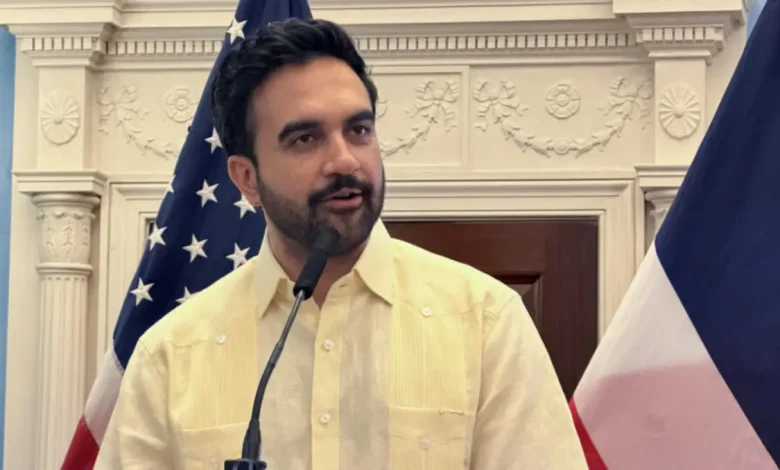 A prefeitura de Nova York está sendo processada por um plano controverso envolvendo mercados públicos. Entenda os detalhes desta disputa jurídica.