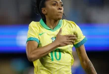 O Barcelona oficializou a contratação da atacante brasileira Kerolin, estabelecendo um novo recorde de valor no futebol feminino nacional. Confira os detalhes.