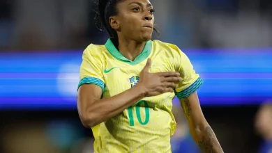 O Barcelona oficializou a contratação da atacante brasileira Kerolin, estabelecendo um novo recorde de valor no futebol feminino nacional. Confira os detalhes.