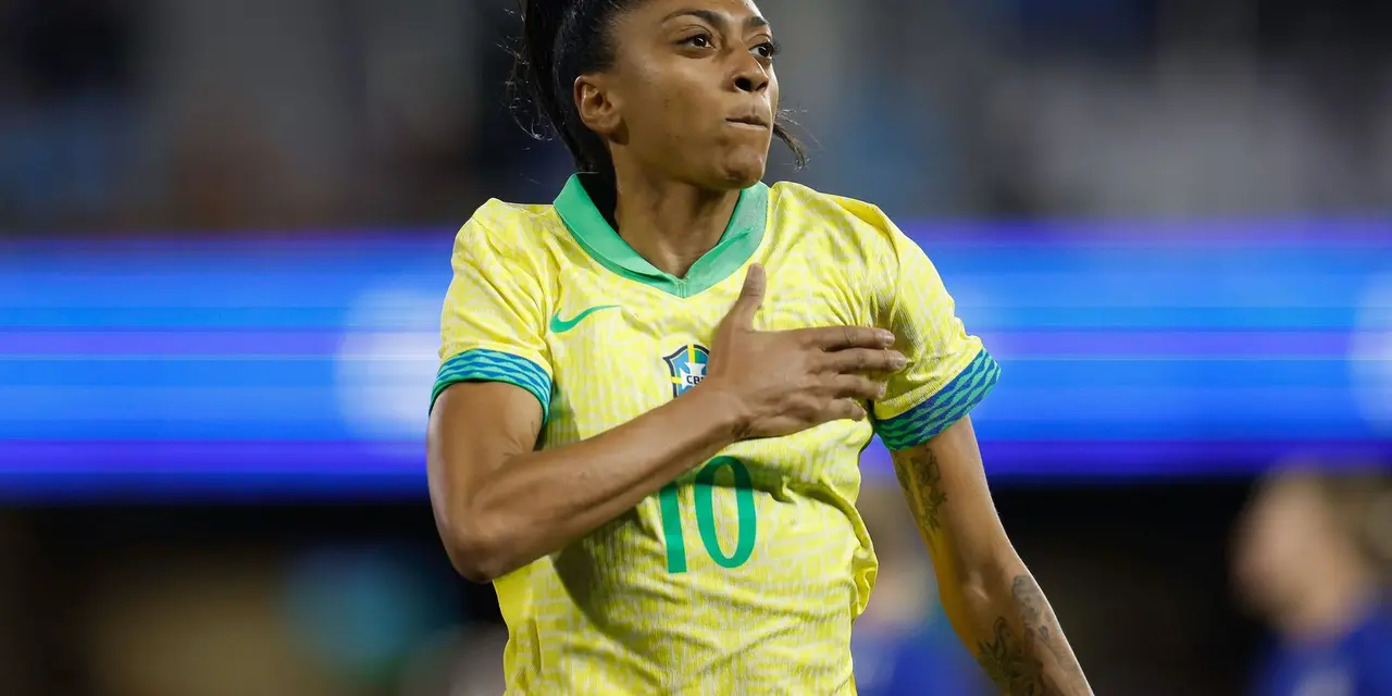 O Barcelona oficializou a contratação da atacante brasileira Kerolin, estabelecendo um novo recorde de valor no futebol feminino nacional. Confira os detalhes.