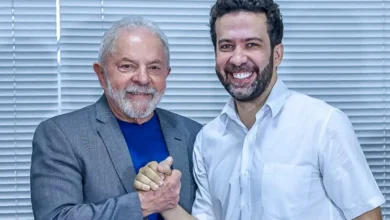 André Janones retorna à campanha de Lula para 2026 2 O deputado André Janones reafirma seu apoio ao governo Lula para 2026, prometendo uma atuação intensa e sem reservas nas redes sociais e na política nacional.