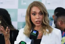 O Tribunal Regional Eleitoral de São Paulo determinou a remoção de um vídeo onde o deputado Pavanato se refere a Erika Hilton como deputada travesti de Lula.