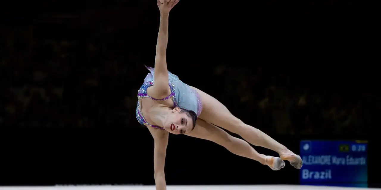 Babi e Maria Eduarda brilham no Mundial de Ginástica Rítmica 6 Babi e Maria Eduarda estreiam com brilho no Mundial de Ginástica Rítmica, colocando o Brasil em destaque no cenário internacional do esporte.