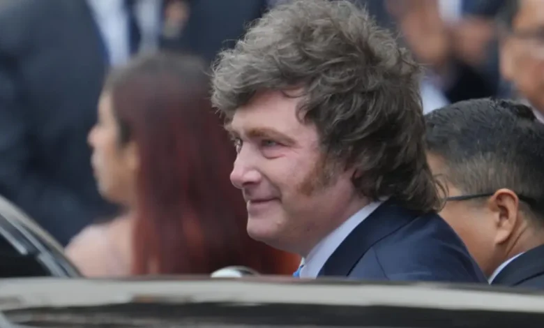 O presidente argentino Javier Milei voltou a subir o tom contra o governo Lula, projetando um cenário de mudança política no Brasil. Entenda o contexto.