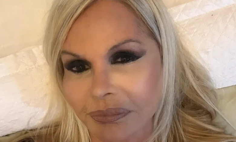 O minilifting tem ganhado destaque no mundo da estética. Entenda como funciona a técnica de rejuvenescimento facial que conquistou celebridades.
