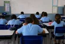 Levantamento recente revela que escolas públicas do Nordeste dominam o topo do ranking de ensino nacional, superando expectativas e desafios regionais.