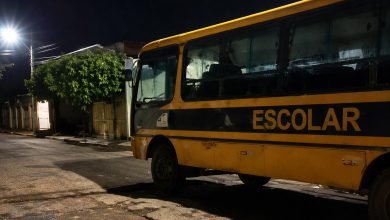 onibus escolar quebrado