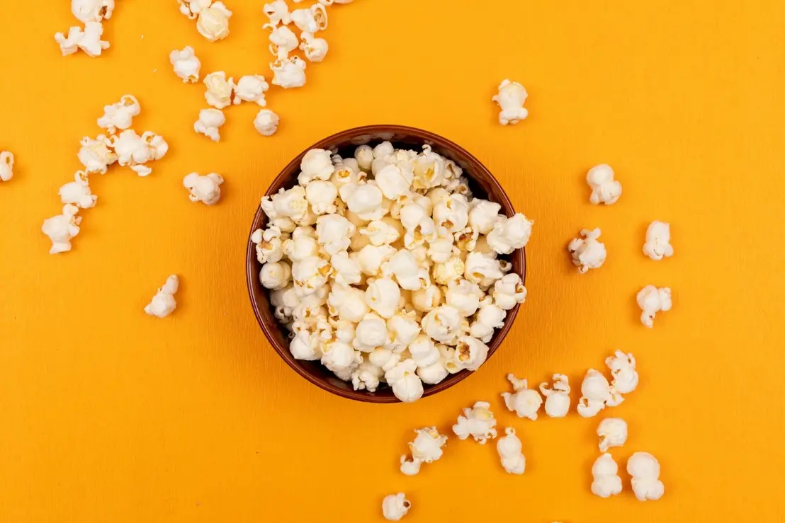 Quer um snack crocante sem sair da dieta? Aprenda a preparar uma pipoca low carb irresistível e saudável para o seu dia a dia.