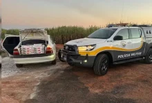 Uma perseguição policial em Quatá resultou na apreensão de 17 mil maços de cigarros contrabandeados. O suspeito foi detido após tentar fugir das autoridades.