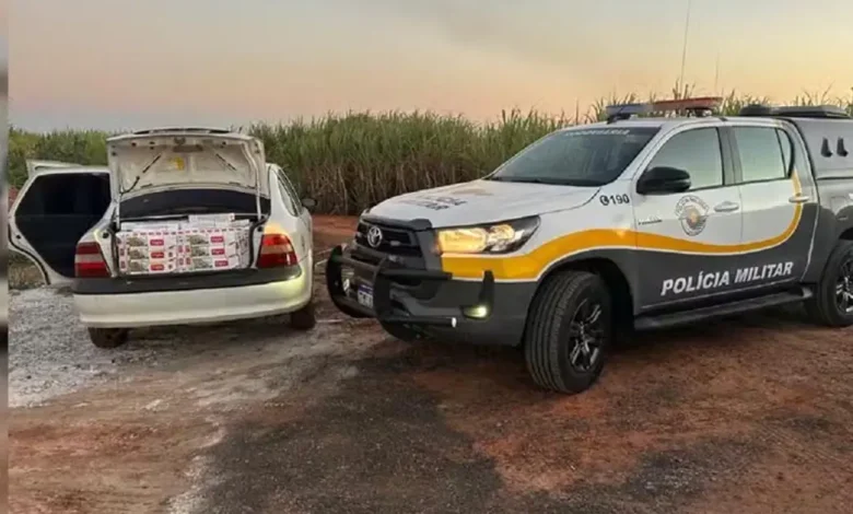 Uma perseguição policial em Quatá resultou na apreensão de 17 mil maços de cigarros contrabandeados. O suspeito foi detido após tentar fugir das autoridades.