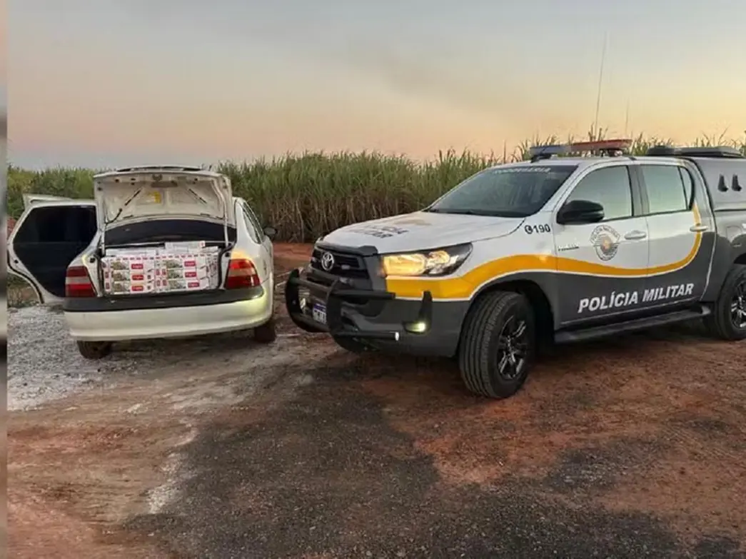 Homem é preso com 17 mil maços de cigarro contrabandeados em Quatá 6 Uma perseguição policial em Quatá resultou na apreensão de 17 mil maços de cigarros contrabandeados. O suspeito foi detido após tentar fugir das autoridades.