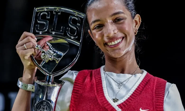 Rayssa Leal conquista o topo do pódio na etapa carioca da Liga Internacional de Skate. Confira os detalhes desta vitória histórica nas pistas.