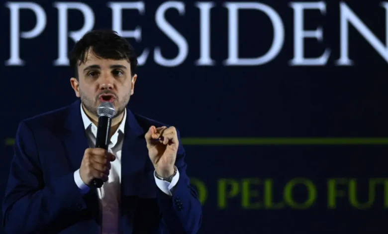 O ministro Dias Toffoli suspendeu a pré-campanha de Renan Santos à Presidência. Entenda os detalhes desta decisão judicial que impacta o cenário político.
