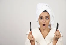A máscara de cílios perde espaço entre a Geração Z, que busca novas tendências de beleza. Entenda como essa mudança impacta o mercado de cosméticos.