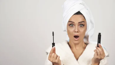 A máscara de cílios perde espaço entre a Geração Z, que busca novas tendências de beleza. Entenda como essa mudança impacta o mercado de cosméticos.