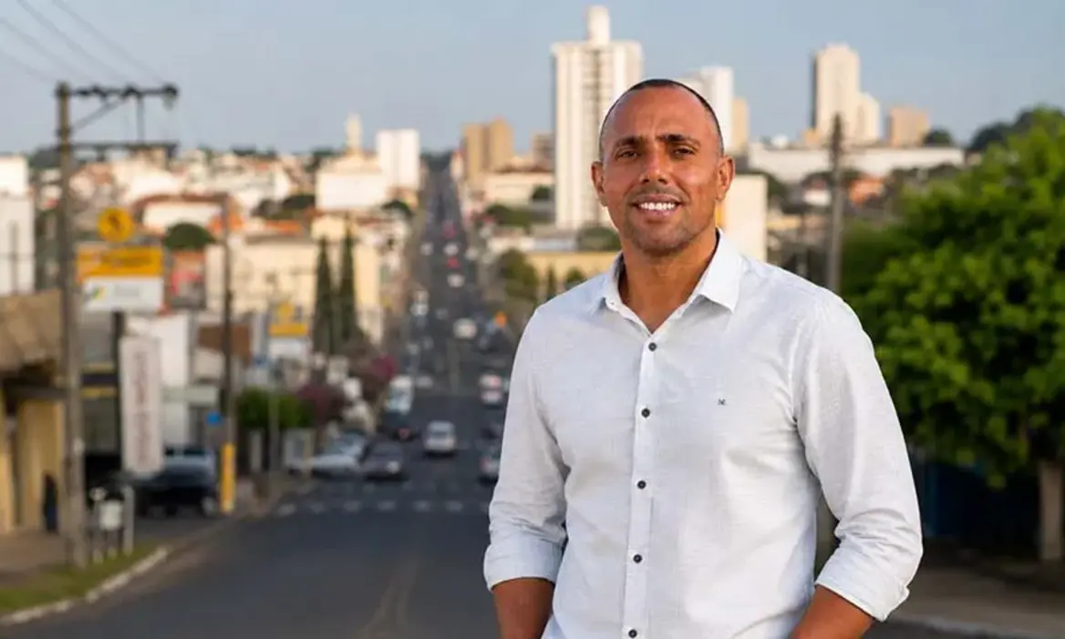 A cidade de Assis vive um momento de apreensão com o aumento da violência. População exige medidas eficazes das autoridades para restaurar a paz local.