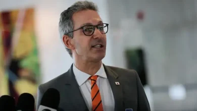O governador Romeu Zema afirma que a dívida nominal de Minas Gerais cresce devido aos juros praticados pelo governo federal. Confira a análise detalhada.