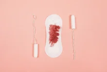 Entenda quando o fluxo menstrual intenso deixa de ser normal e exige atenção médica. Identifique sintomas e saiba a hora de buscar especialistas.