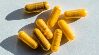 Entenda os perigos e a eficácia dos medicamentos manipulados para emagrecer. Saiba por que o acompanhamento médico é indispensável para sua saúde.