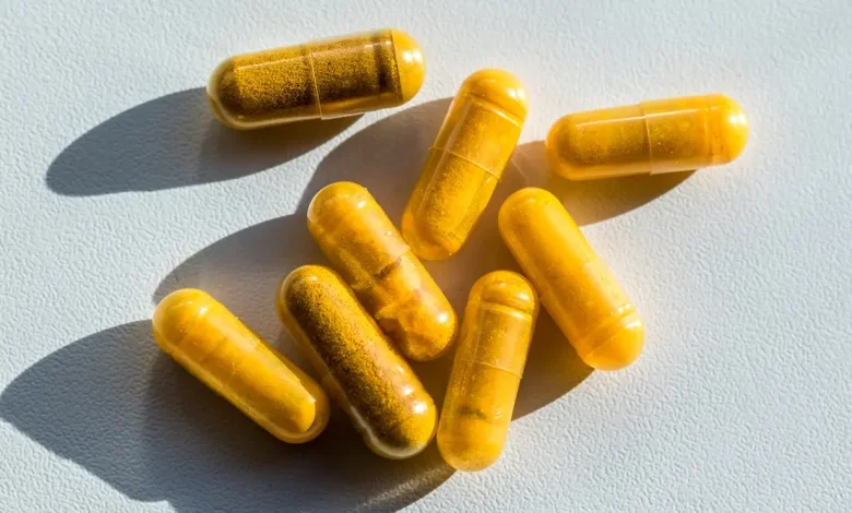 Entenda os perigos e a eficácia dos medicamentos manipulados para emagrecer. Saiba por que o acompanhamento médico é indispensável para sua saúde.