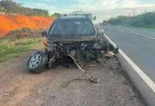 Motorista é socorrida após colisão traseira contra carreta na Rodovia Prefeito Homero Severo Lins, em Rancharia. Confira os detalhes do atendimento.