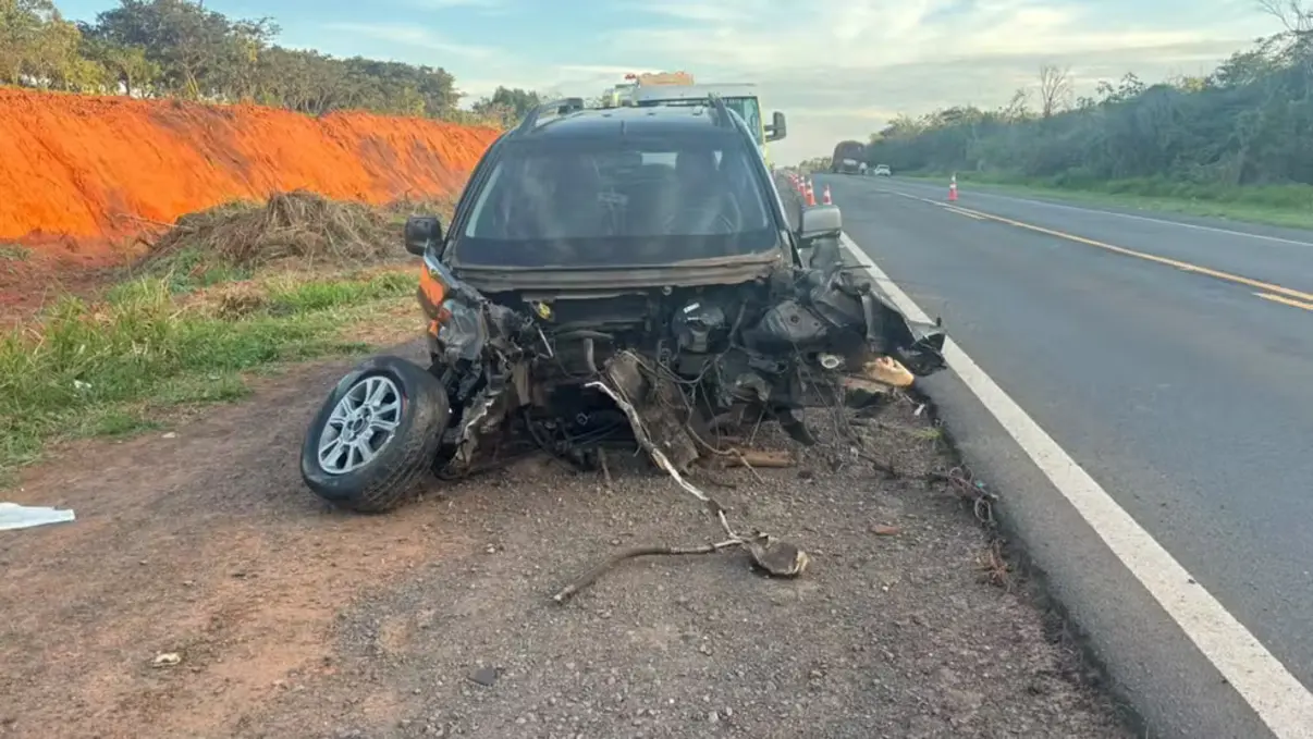 Acidente grave na SP-421 em Rancharia deixa motorista ferida 6 Motorista é socorrida após colisão traseira contra carreta na Rodovia Prefeito Homero Severo Lins, em Rancharia. Confira os detalhes do atendimento.