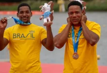 A dupla brasileira Jacky Godmann e Gabriel Nascimento brilha no cenário internacional e garante a medalha de prata no Mundial de Canoagem.