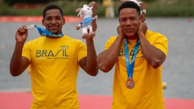 Jacky Godmann e Gabriel Nascimento conquistam prata no Mundial 3 A dupla brasileira Jacky Godmann e Gabriel Nascimento brilha no cenário internacional e garante a medalha de prata no Mundial de Canoagem.