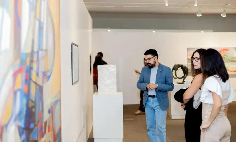 A exposição Utopias em Construção oferece uma imersão cultural única para o feriado. Confira detalhes e inspire-se com as instalações artísticas.