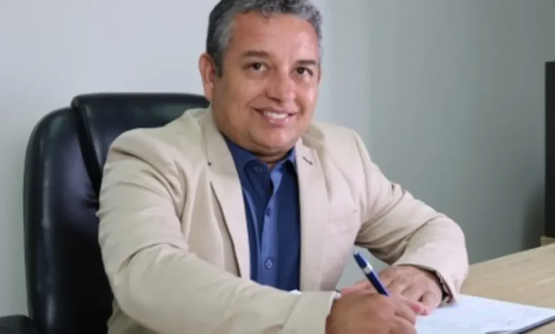 O mandato do prefeito de Pratânia foi cassado pela Câmara Municipal. Entenda os detalhes da votação e os desdobramentos políticos para a cidade.
