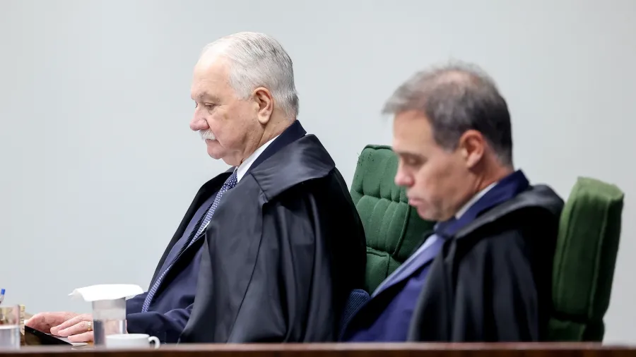 19ago2025 ministros edson fachin e andre mendonca durante sessao da primeira turma do stf