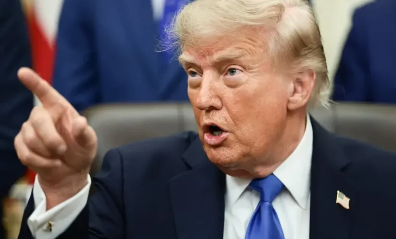 A campanha de Donald Trump encontra obstáculos para implementar restrições ao voto por correio nos Estados Unidos. Entenda os detalhes dessa disputa política.