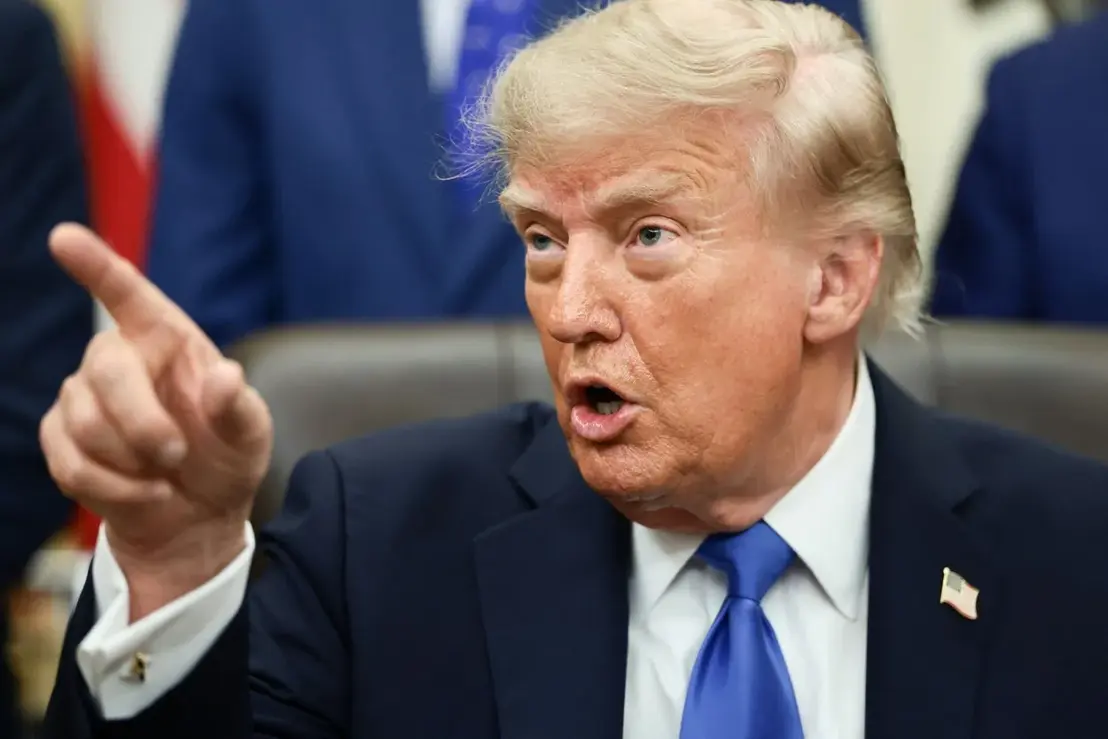 A campanha de Donald Trump encontra obstáculos para implementar restrições ao voto por correio nos Estados Unidos. Entenda os detalhes dessa disputa política.