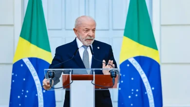 Nova pesquisa revela cenário polarizado para o governo Lula, com 46% de aprovação e 49% de desaprovação. Entenda os detalhes e a análise dos números.