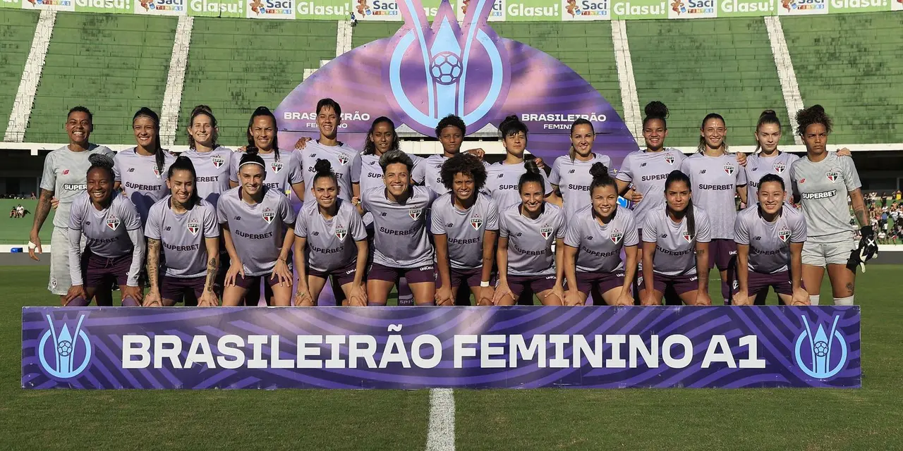O São Paulo confirmou seu favoritismo e garantiu a primeira vaga na final do Brasileirão Feminino. Confira os detalhes da campanha vitoriosa.