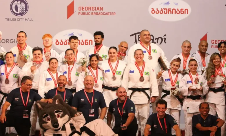 Atletas brasileiros brilham e conquistam medalhas de bronze nos Mundiais Paralímpicos de Judô e Triatlo. Confira os detalhes das conquistas!