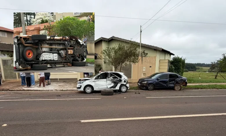 Acidente em Assis envolveu uma caminhonete que atingiu quatro veículos estacionados, causando danos materiais significativos. Veja os detalhes do ocorrido.