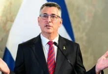 O governo de Israel determinou o fechamento do consulado britânico em resposta às novas sanções impostas pelo Reino Unido sobre produtos da Cisjordânia.