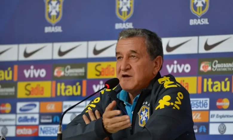 O ex-técnico da Seleção Brasileira, Carlos Alberto Parreira, recebeu alta hospitalar após 80 dias de tratamento. Confira os detalhes da recuperação.