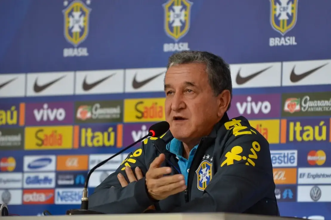 O ex-técnico da Seleção Brasileira, Carlos Alberto Parreira, recebeu alta hospitalar após 80 dias de tratamento. Confira os detalhes da recuperação.