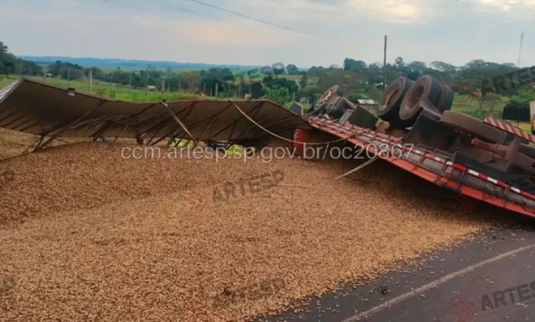 Um grave acidente envolvendo um caminhão na rodovia SP-294, em Tupã, terminou com a morte do motorista. Saiba os detalhes desta ocorrência.